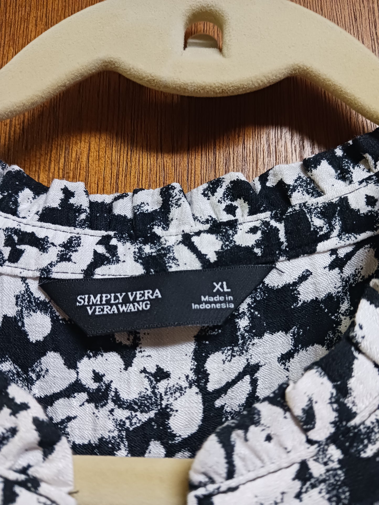 Simply Vera Vera Wang Black and White Tye Dyed Sleeveless V Neck Top XL