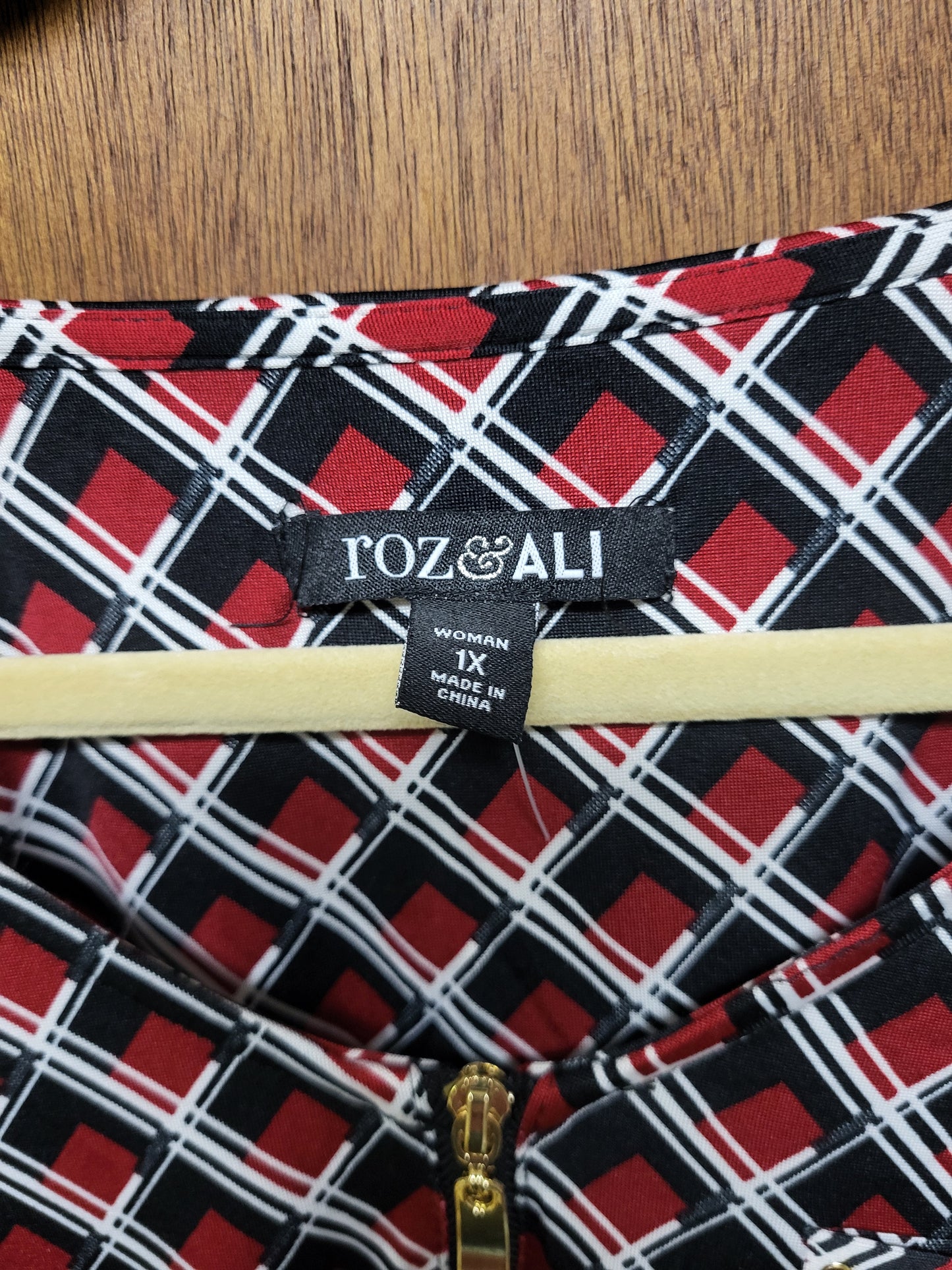 Roz & Ali Women's Red Black and White Top with Zipper 1X