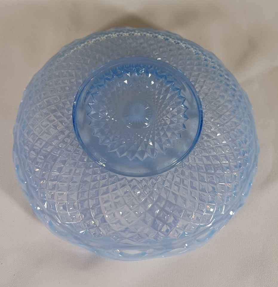 Vintage Blue Diamond Point Lace Edge Bowl