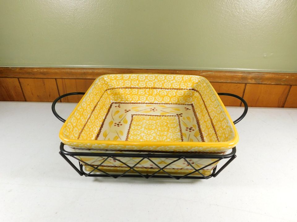 Temp-tations 1.5 QT and 2.0 QT Dishes with Holders and Trivets