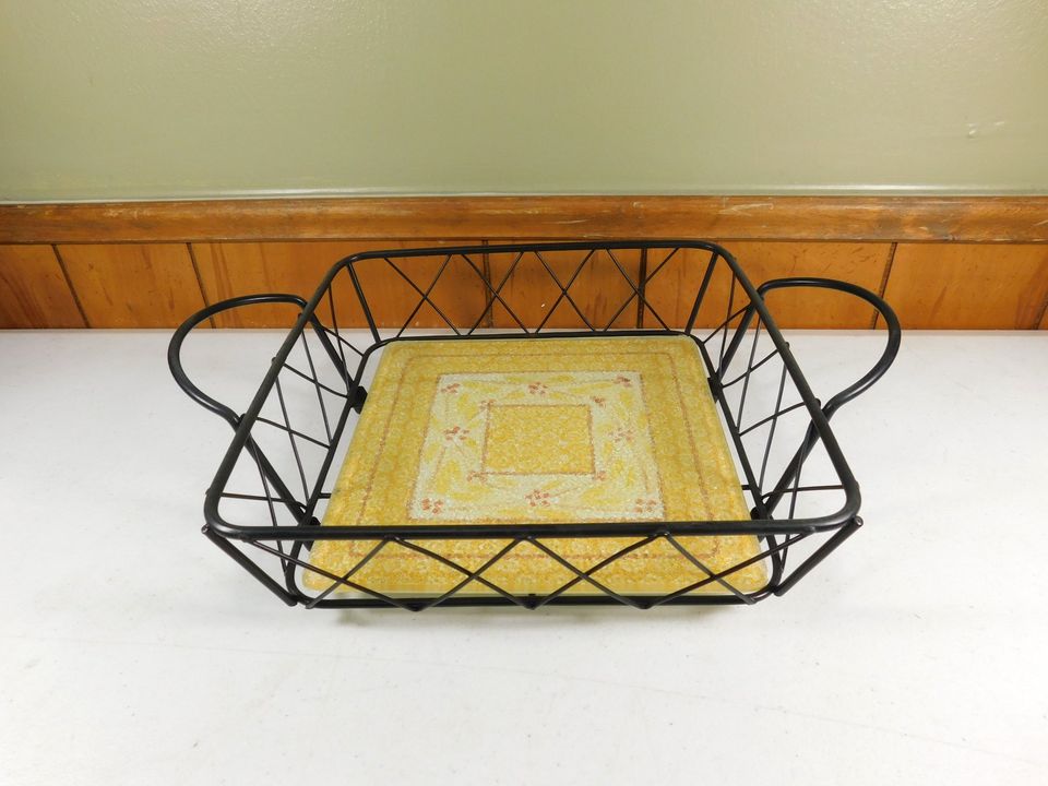 Temp-tations 1.5 QT and 2.0 QT Dishes with Holders and Trivets