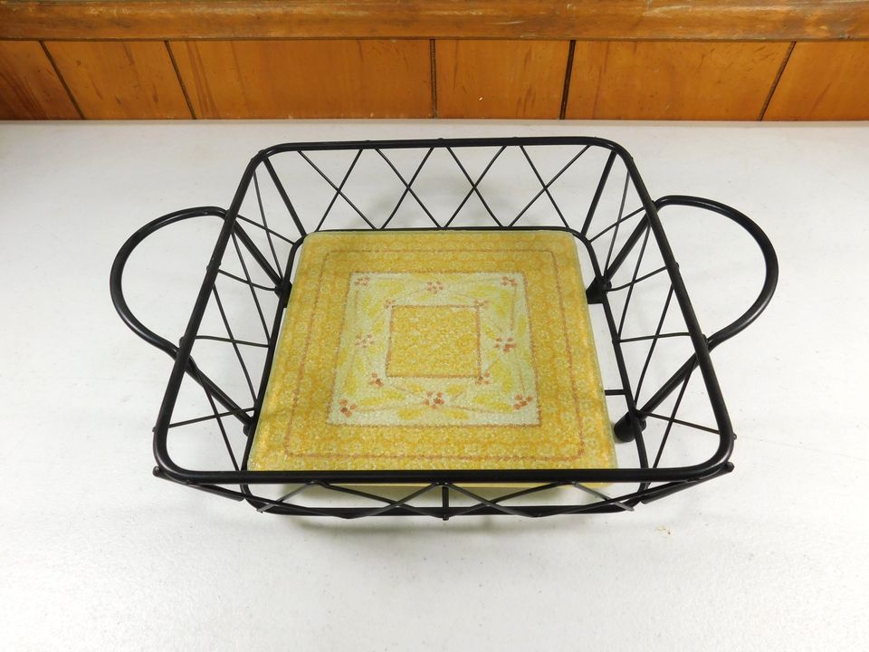 Temp-tations 1.5 QT and 2.0 QT Dishes with Holders and Trivets