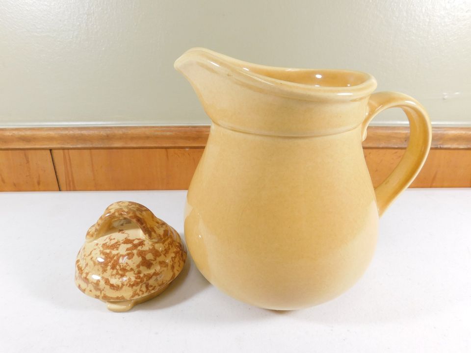 Pfaltzgraff 42 oz Carafe