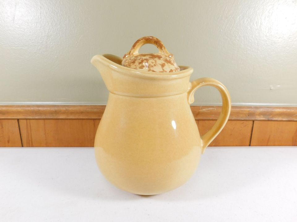Pfaltzgraff 42 oz Carafe