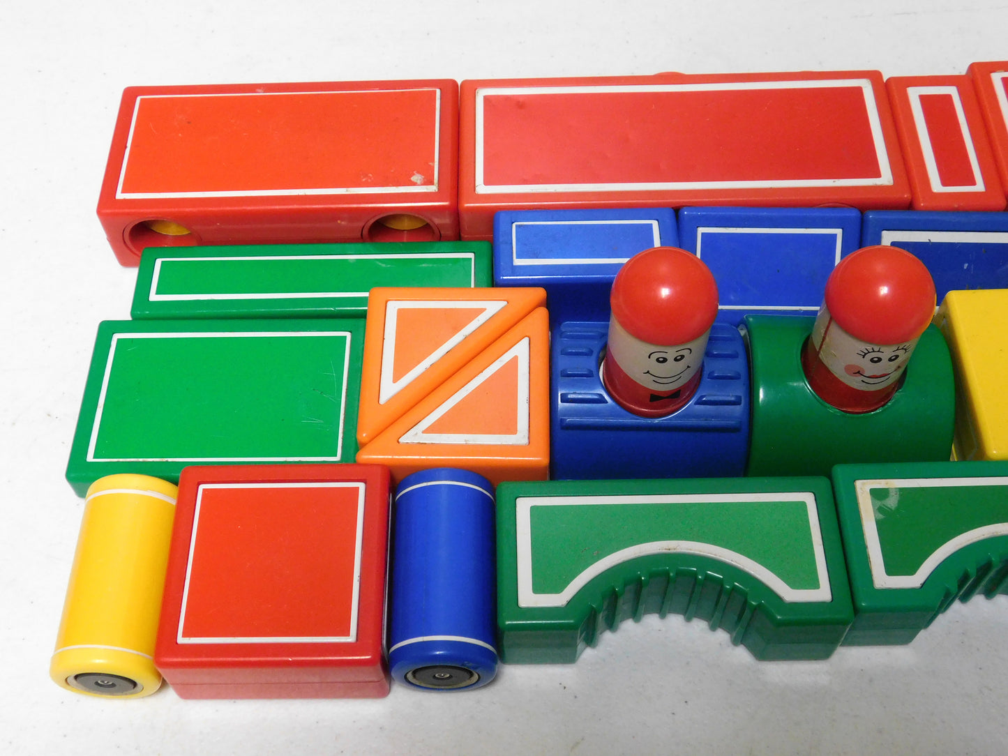 Lot of Vintage Hilco Magnetic Building Blocks - Wheels, Blocks, People