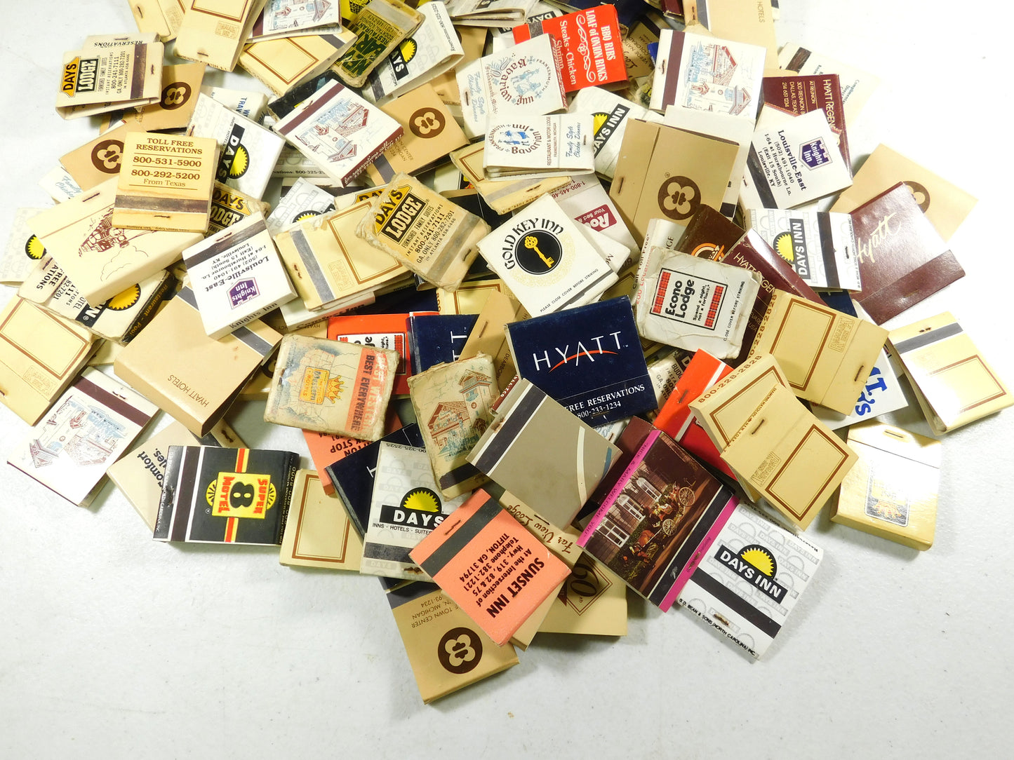 Lot of Vintage Matchbooks and Matches From Inns, Lodges, Hotels and Motels