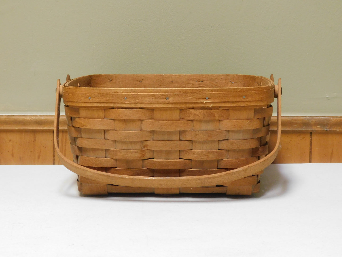 Vintage 1991 Longaburger Pie Basket with Riser