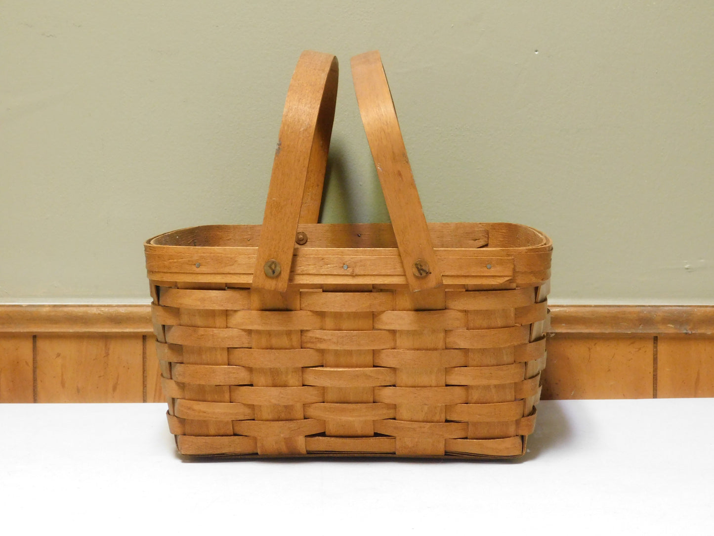 Vintage 1991 Longaburger Pie Basket with Riser