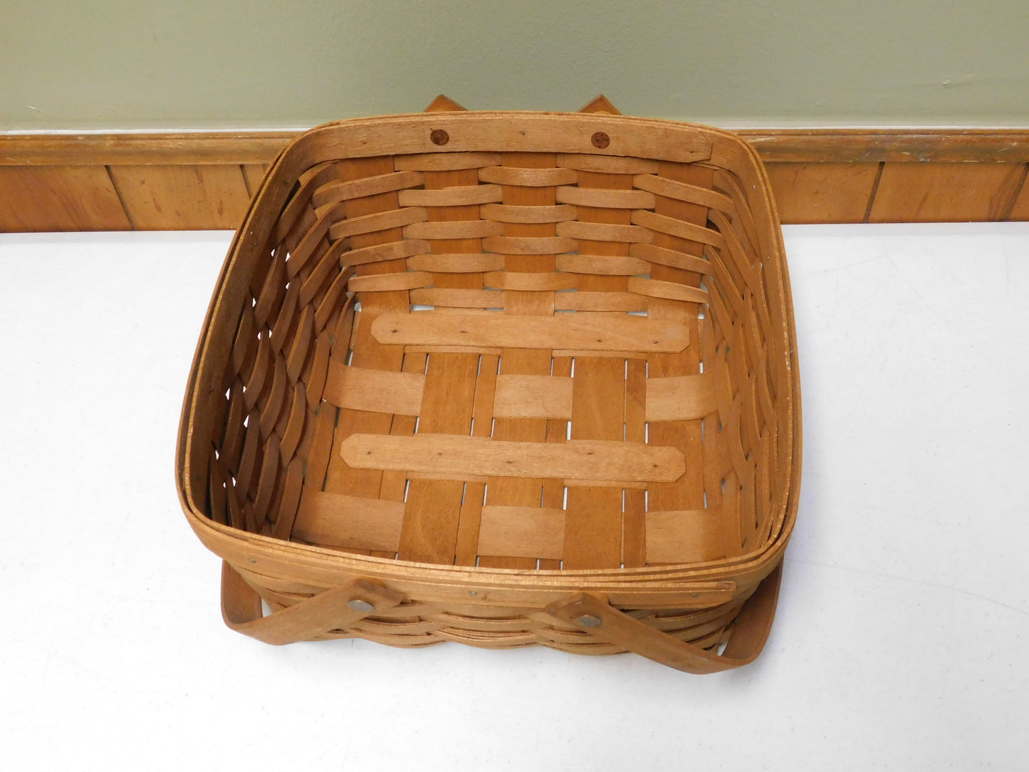 Vintage 1991 Longaburger Pie Basket with Riser