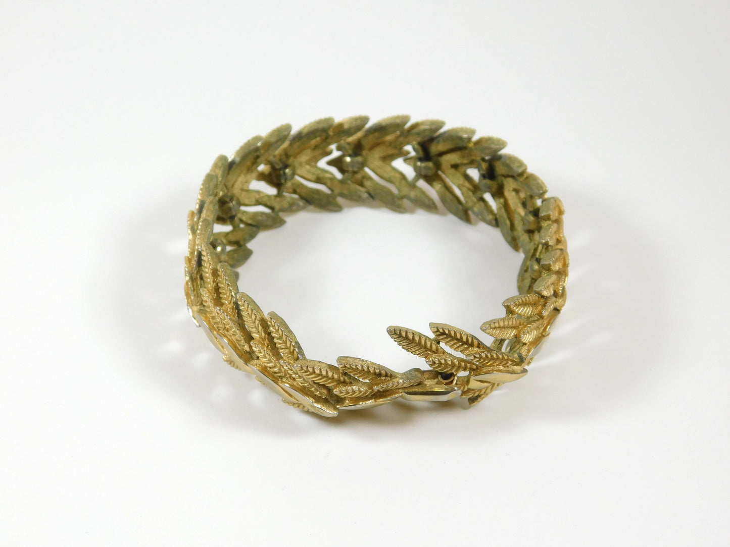 Vintage Trifari Gold Tone Leaves Bracelet
