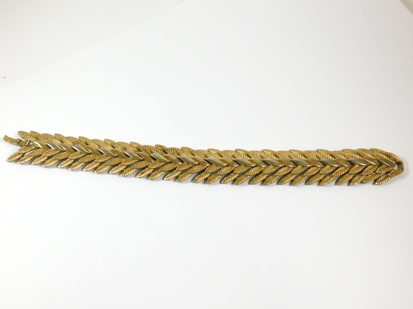 Vintage Trifari Gold Tone Leaves Bracelet