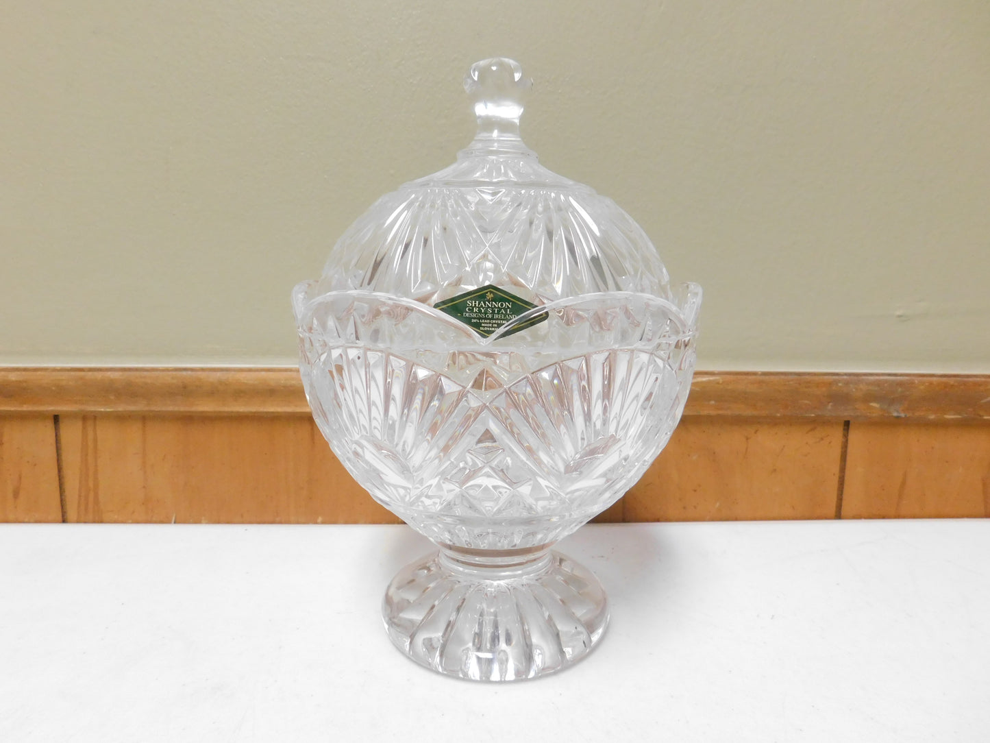 Shannon Crystal Designs of Ireland 24% Lead Crystal Covered Candy Dish with Lid