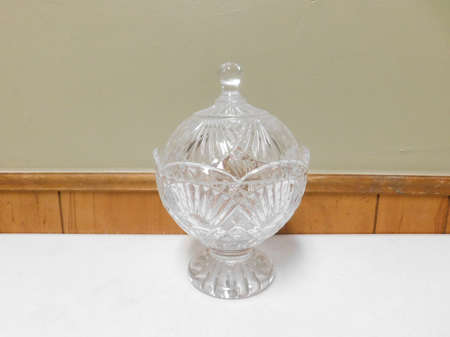 Shannon Crystal Designs of Ireland 24% Lead Crystal Covered Candy Dish with Lid