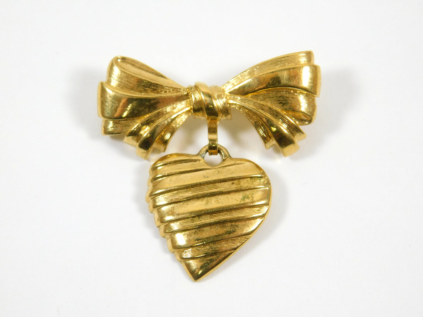 Vintage Avon Gold Tone "I Love You Mother" Ribbon Bow and Heart Lapel Pin Brooch