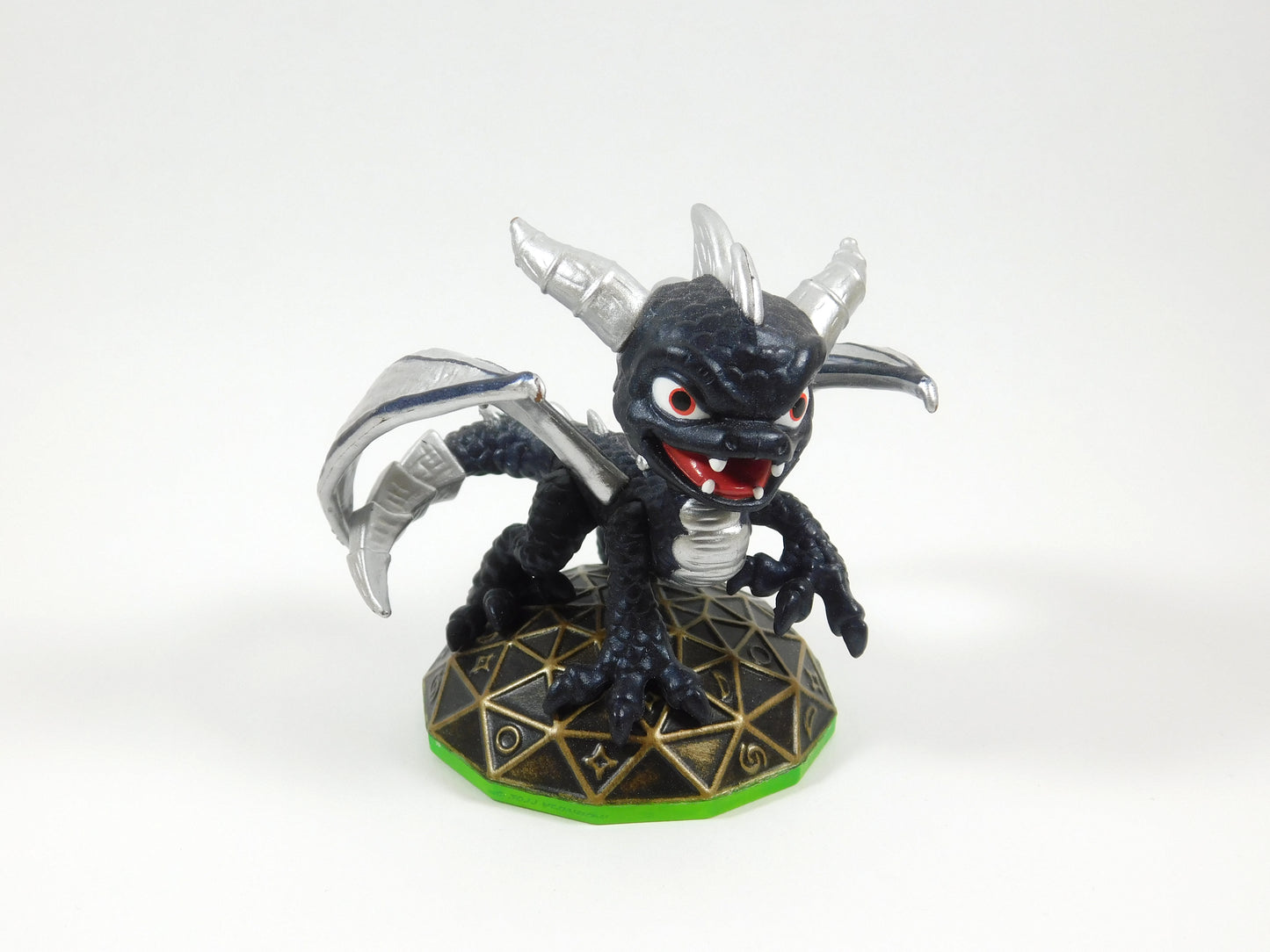Purple and Silver Dark Spyro Skylanders Figure 84197888