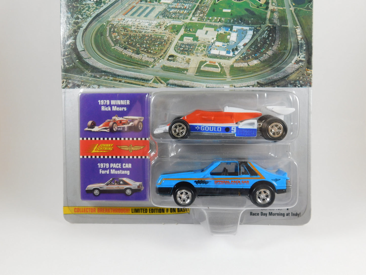 Johnny Lightning Indy 500 1979 Winner Rick Mears Indy Car and Blue Pace Car