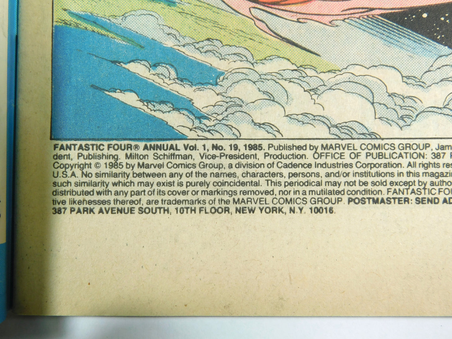 Vintage 1985 Marvel Fantasic Four #19 Guest Starring the Avengers Comic Book