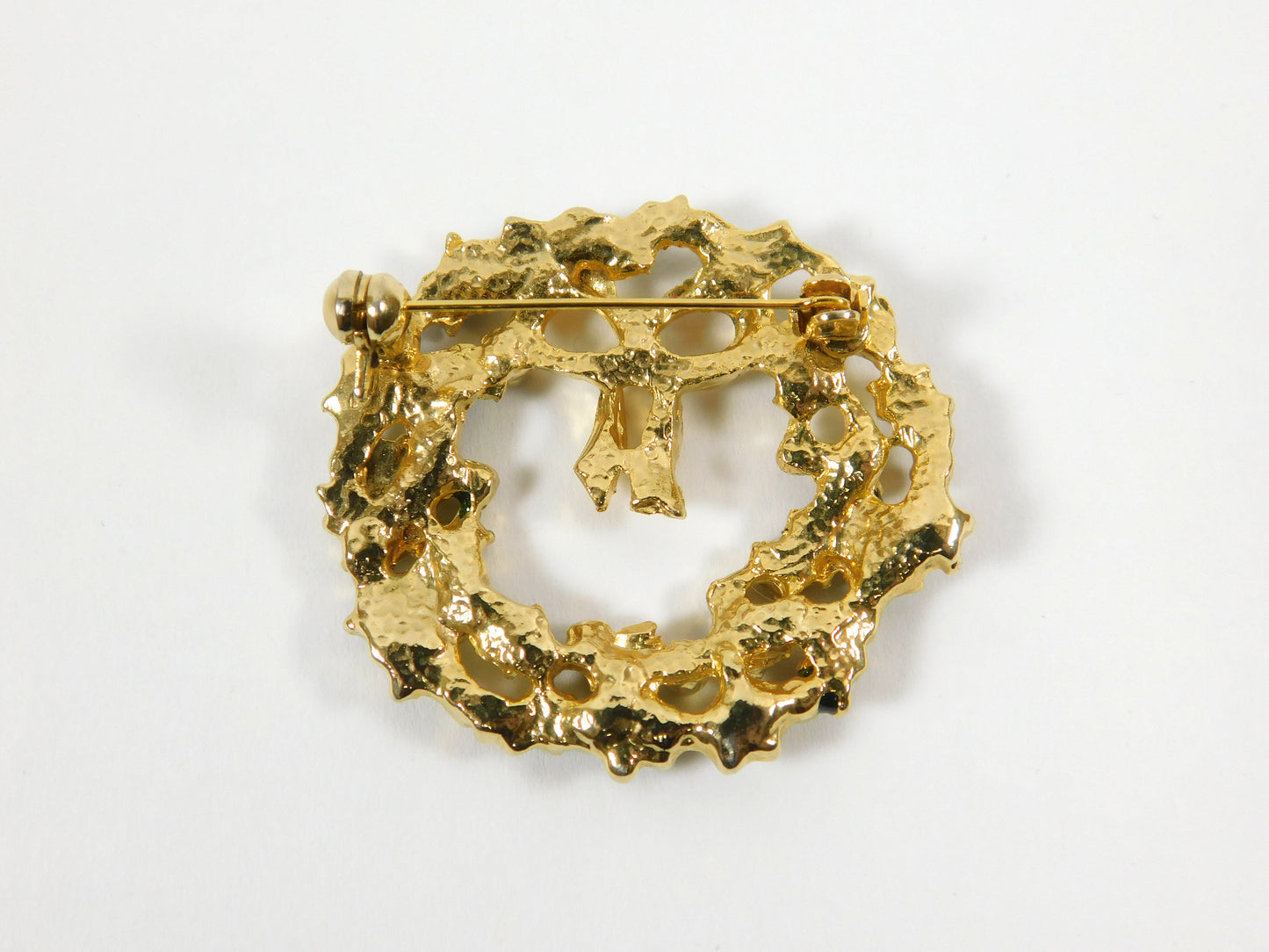 Vintage Gold Tone Holiday Christmas Wreath Pin Brooch