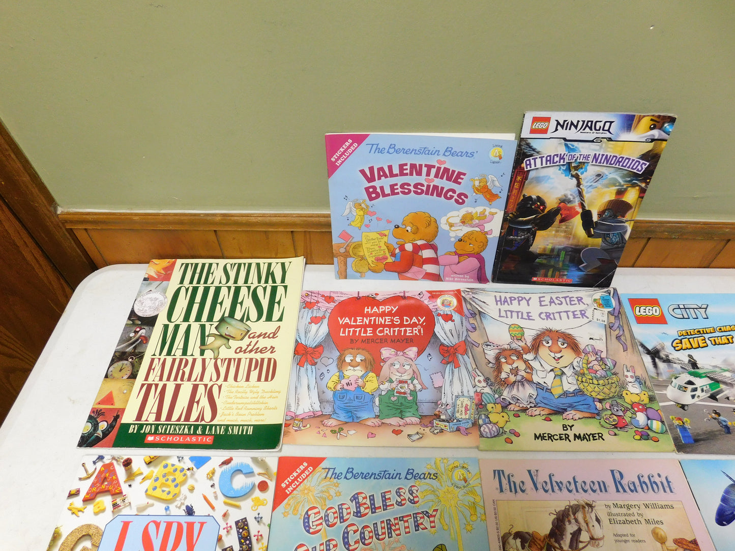 14 Kids Paperback Books - LEGO, Little Critter, Pete the Cat