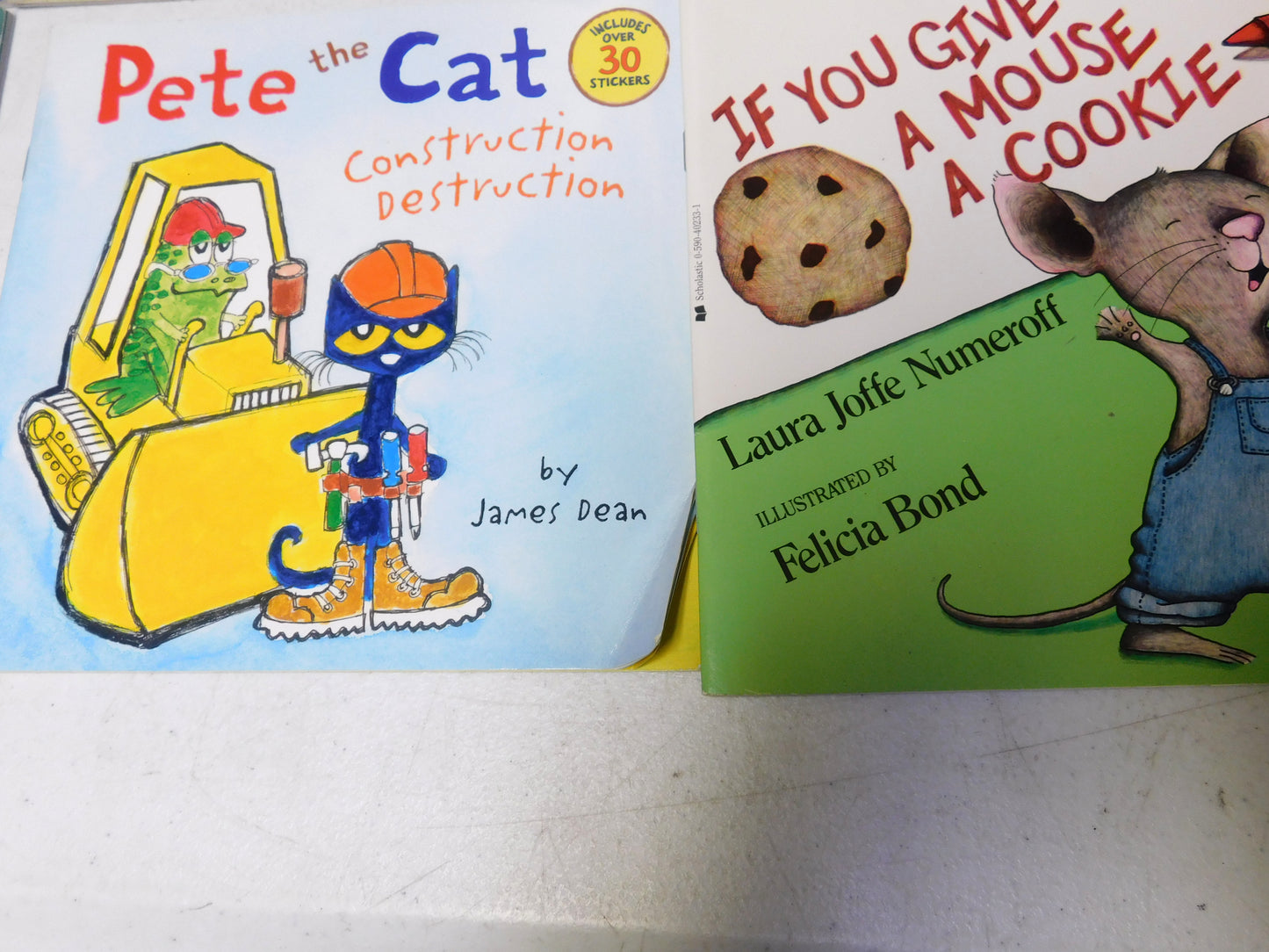 14 Kids Paperback Books - LEGO, Little Critter, Pete the Cat