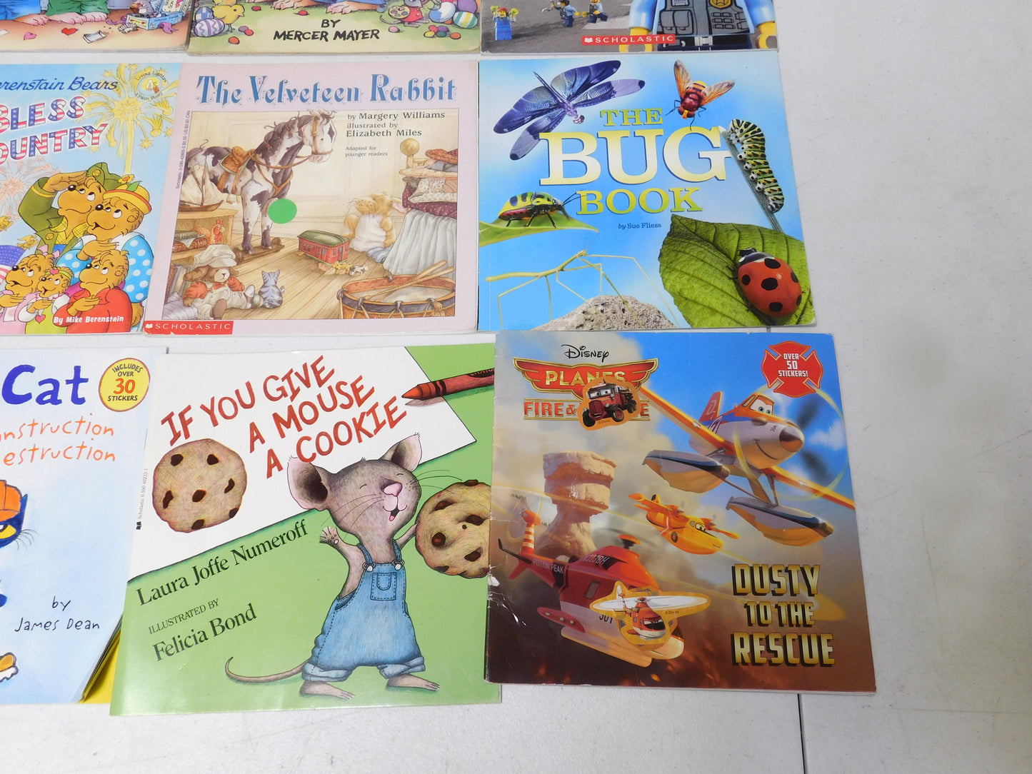 14 Kids Paperback Books - LEGO, Little Critter, Pete the Cat