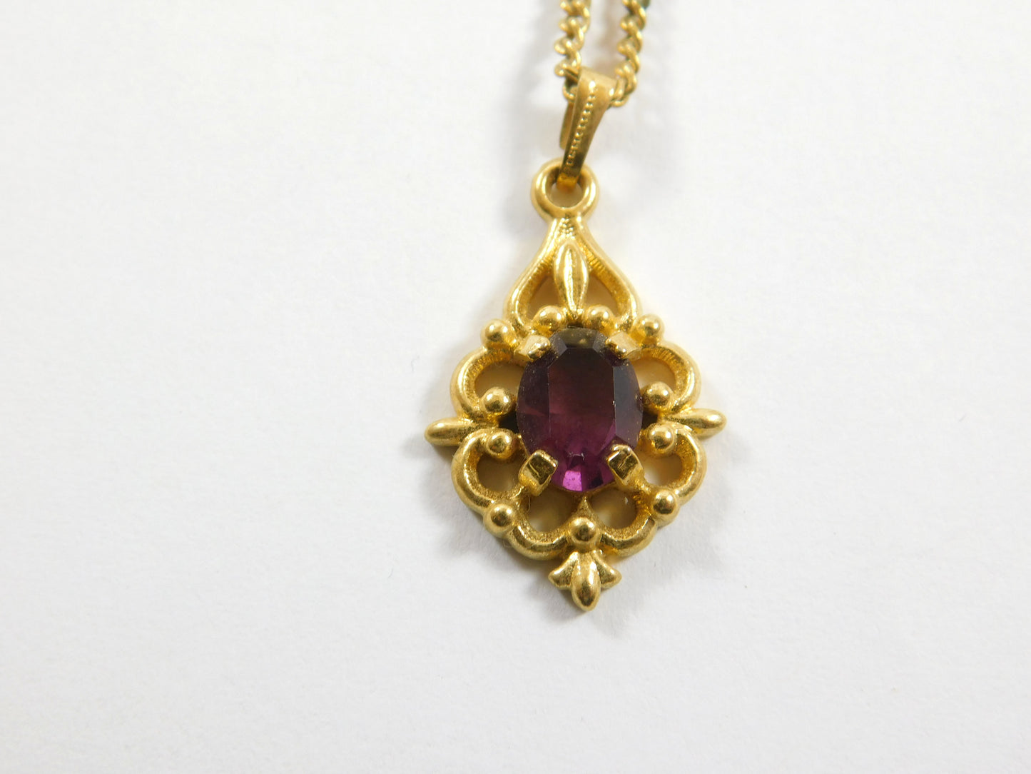Vintage Avon Gold Tone Purple Gem Necklace