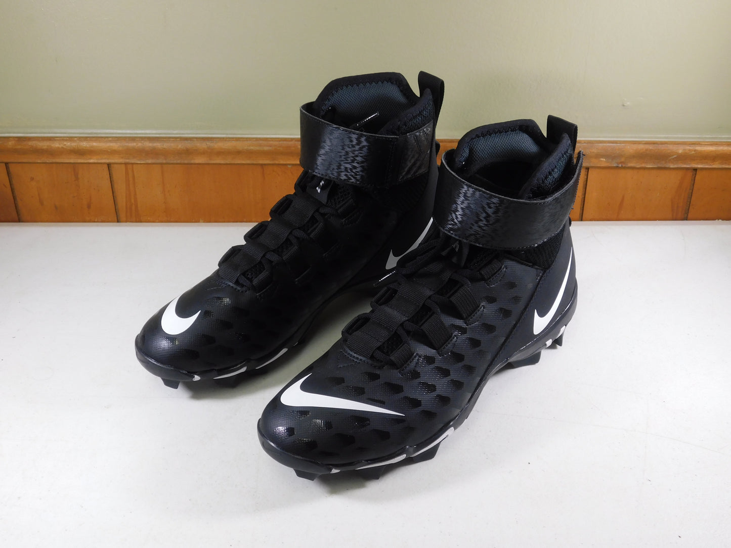 Nike Fastflex Black and White Cleats Size 10