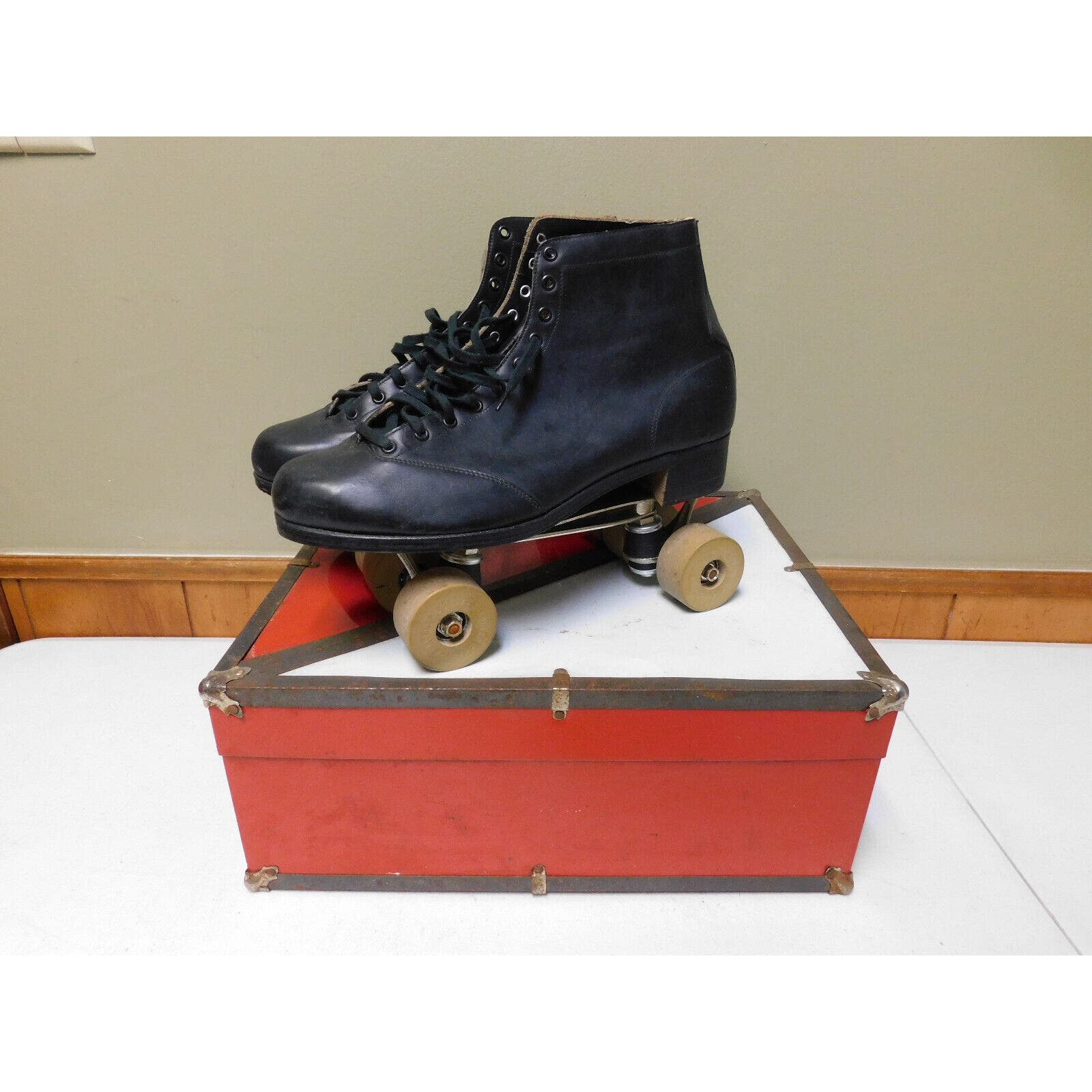 Vintage Roller Derby Roller Skates, size 9 popular