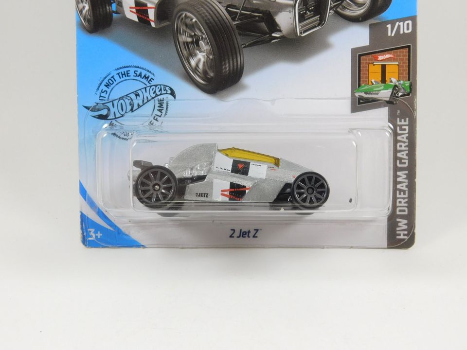 Hot Wheels 2 Jet Z HW Dream Garage #1