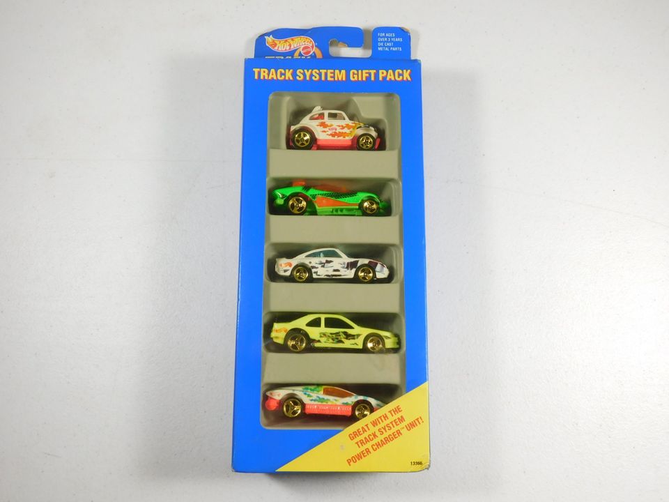 Hot Wheels Track System Gift Pack