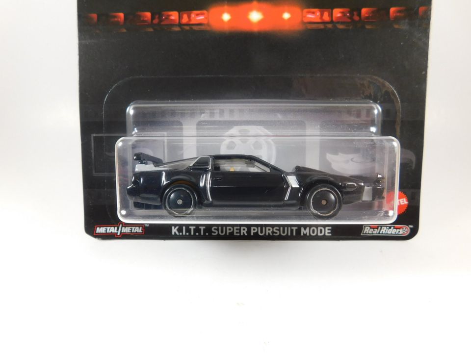 Hot Wheels Knight Rider K.I.T.T. Super Pursuit Mode with Real Riders