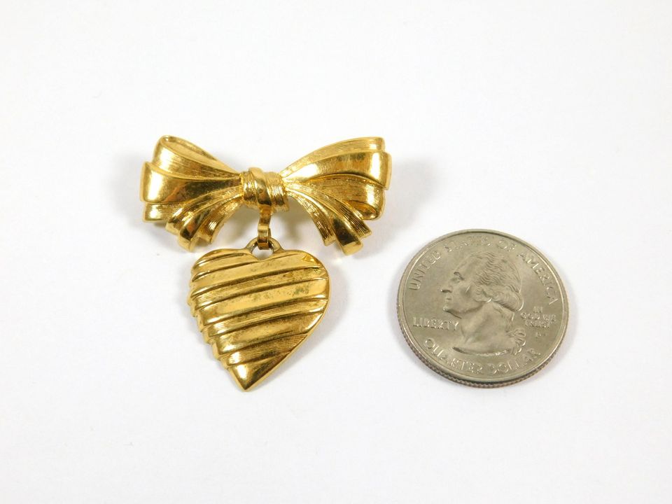 Vintage Avon Gold Tone Heart Pin "I Love You Mother"