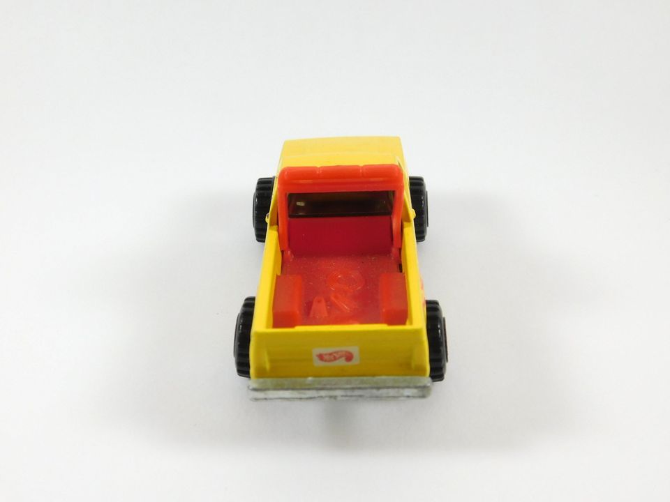 Hot Wheels Baywatch Rescue Yellow Pickup Truck