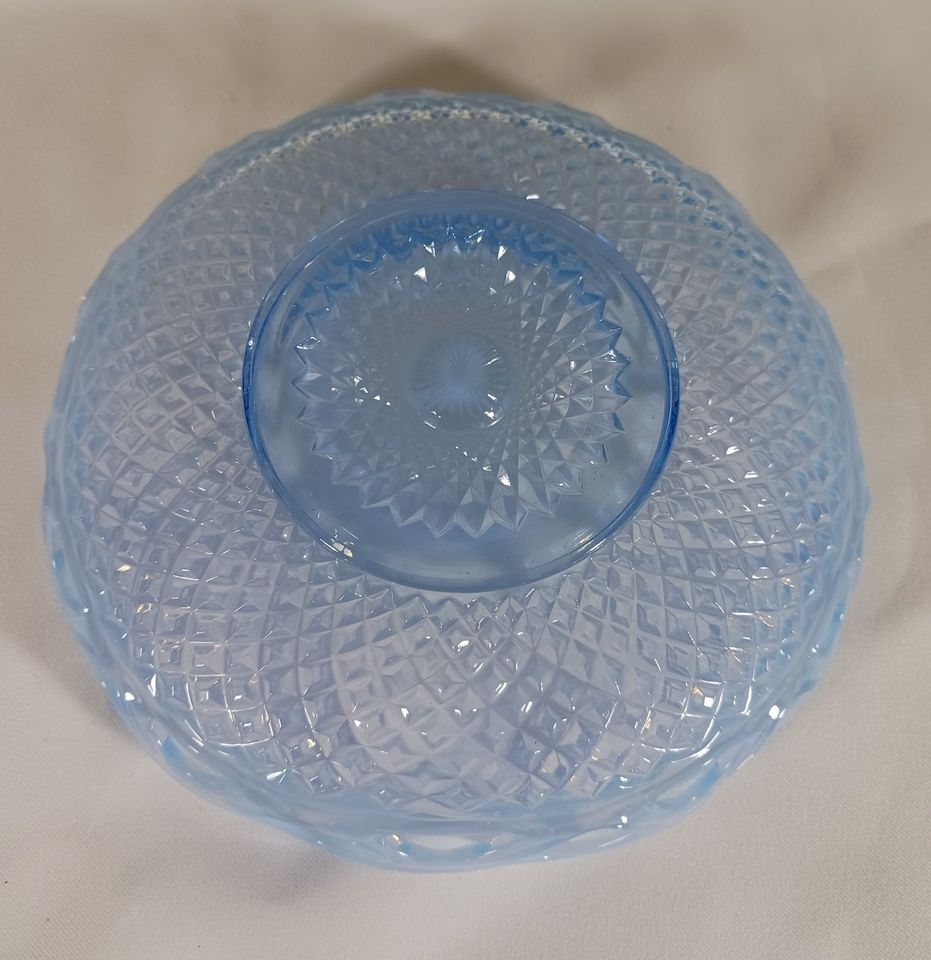 Vintage Blue Diamond Point Lace Edge Bowl