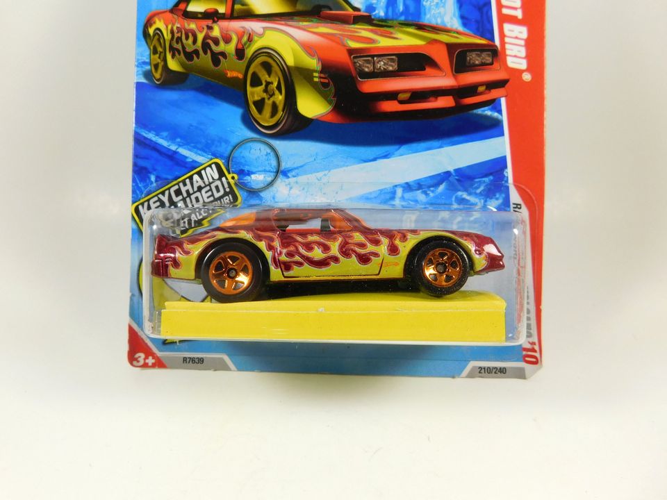 Hot Wheels Hot Bird Race World Volcano '10 Keys to Speed keychain Included