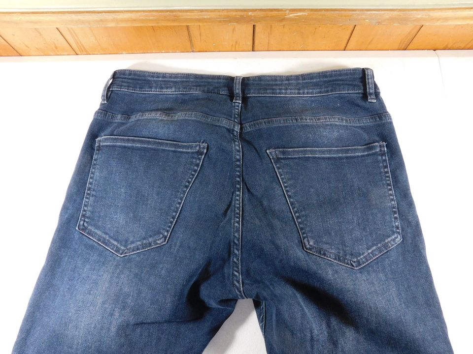 H&M Divided Skinny Jeans Size 33 x 32