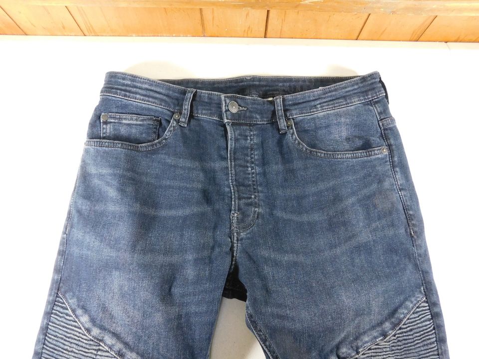 H&M Divided Skinny Jeans Size 33 x 32