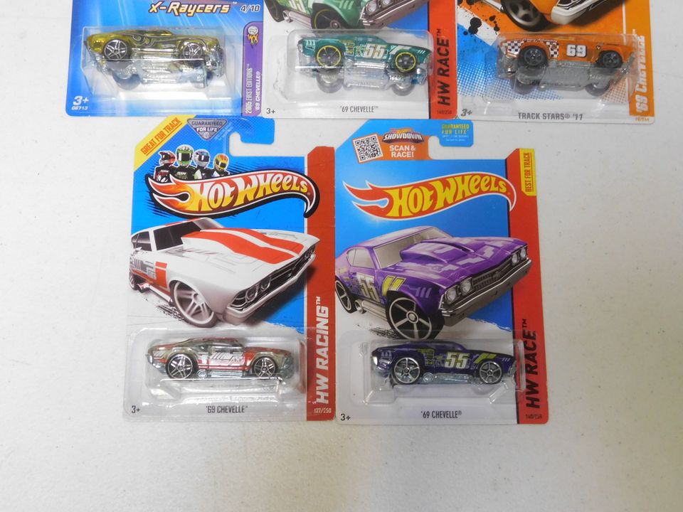 5 Hot Wheels'69 Chevelle Racers Cars Color Variants