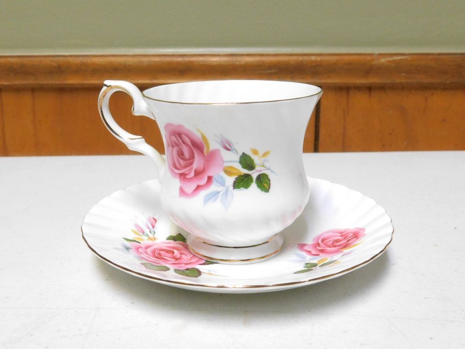 Elizabethan Fine Bone China Roses Cup and Saucer