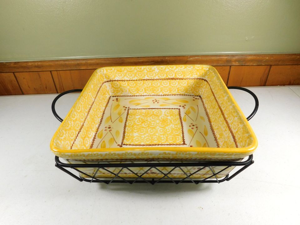 Temp-tations 2.5 QT Dish with Holder and Trivet and 1.0 QT Bowl