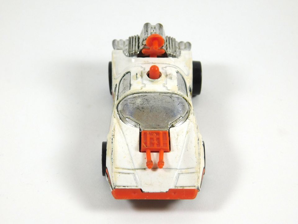 Vintage 1977 Hot Wheels White Science Friction Space Cop