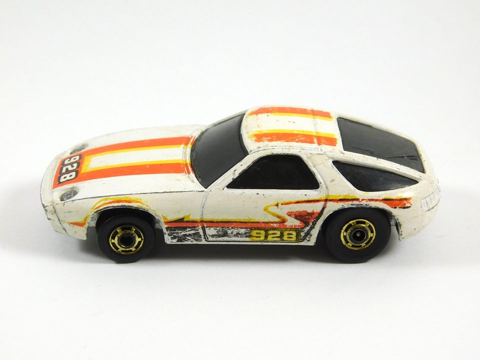 Vintage 1982 White Hot Wheels P-928