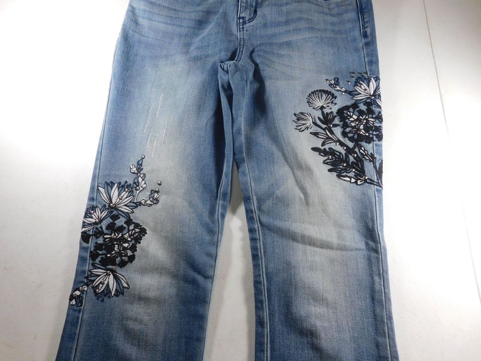 Simply Vera Wang Ankle Mid Rise Jeans Size 4