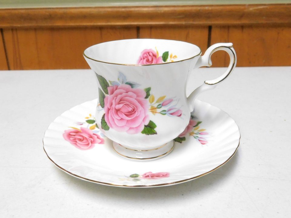 Elizabethan Fine Bone China Roses Cup and Saucer