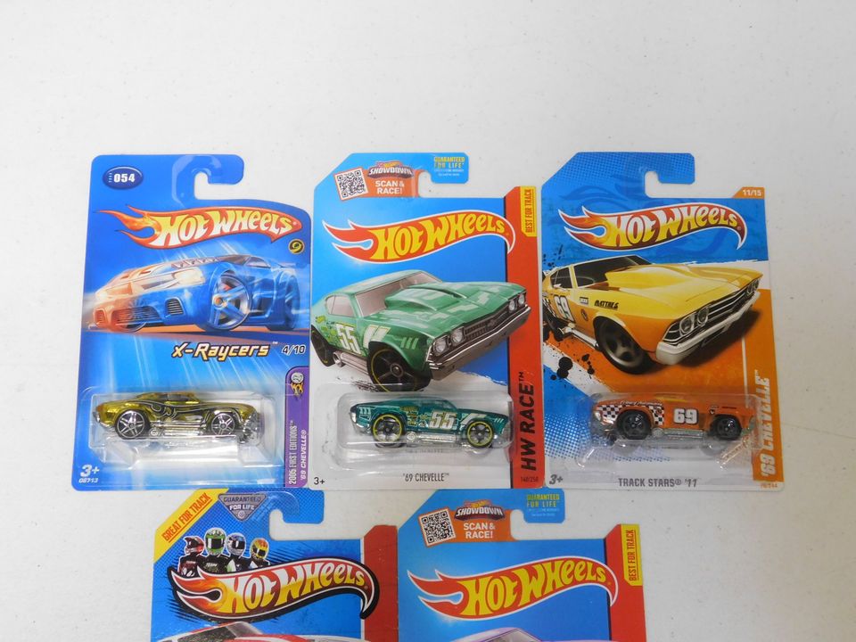 5 Hot Wheels'69 Chevelle Racers Cars Color Variants