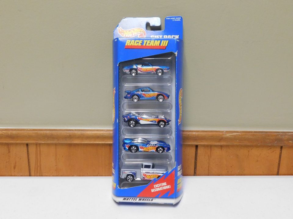 Hot Wheels 5 Car Gift Pack Race Team III