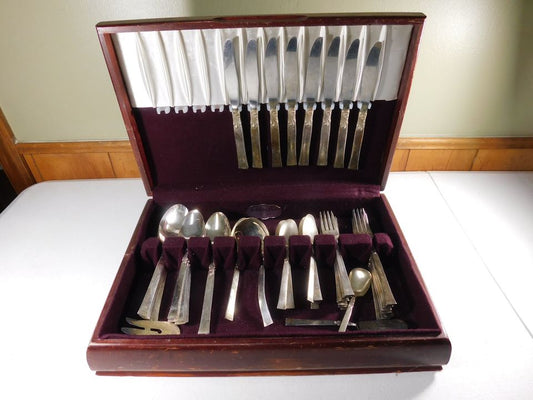 Vintage Nobility Wind Song Silverware Set