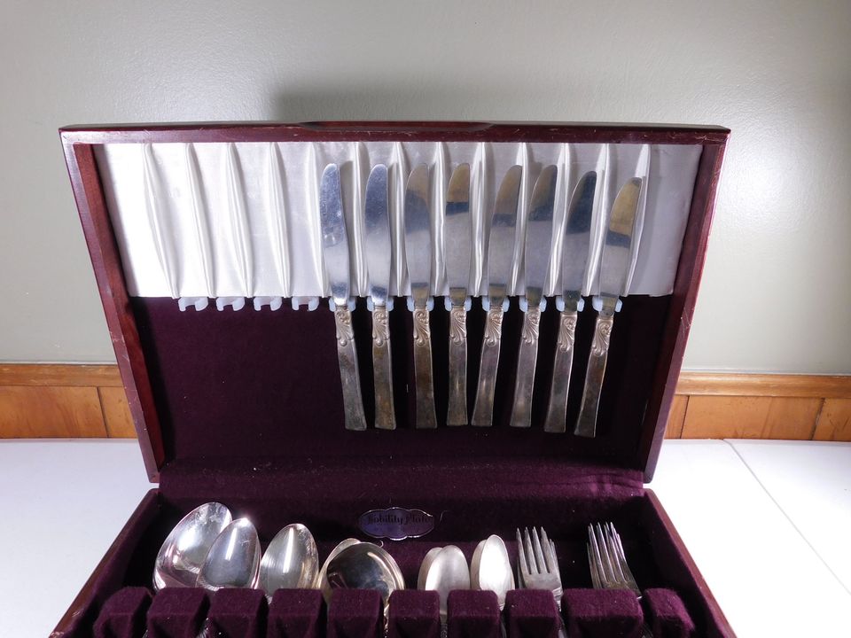 Vintage Nobility Wind Song Silverware Set