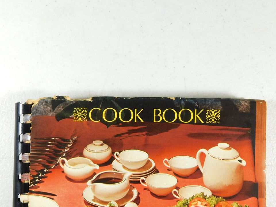 1975 A Book of Favorite Recipes Compiled by Vashti Circle of Arcadia Christian Church Cook Book