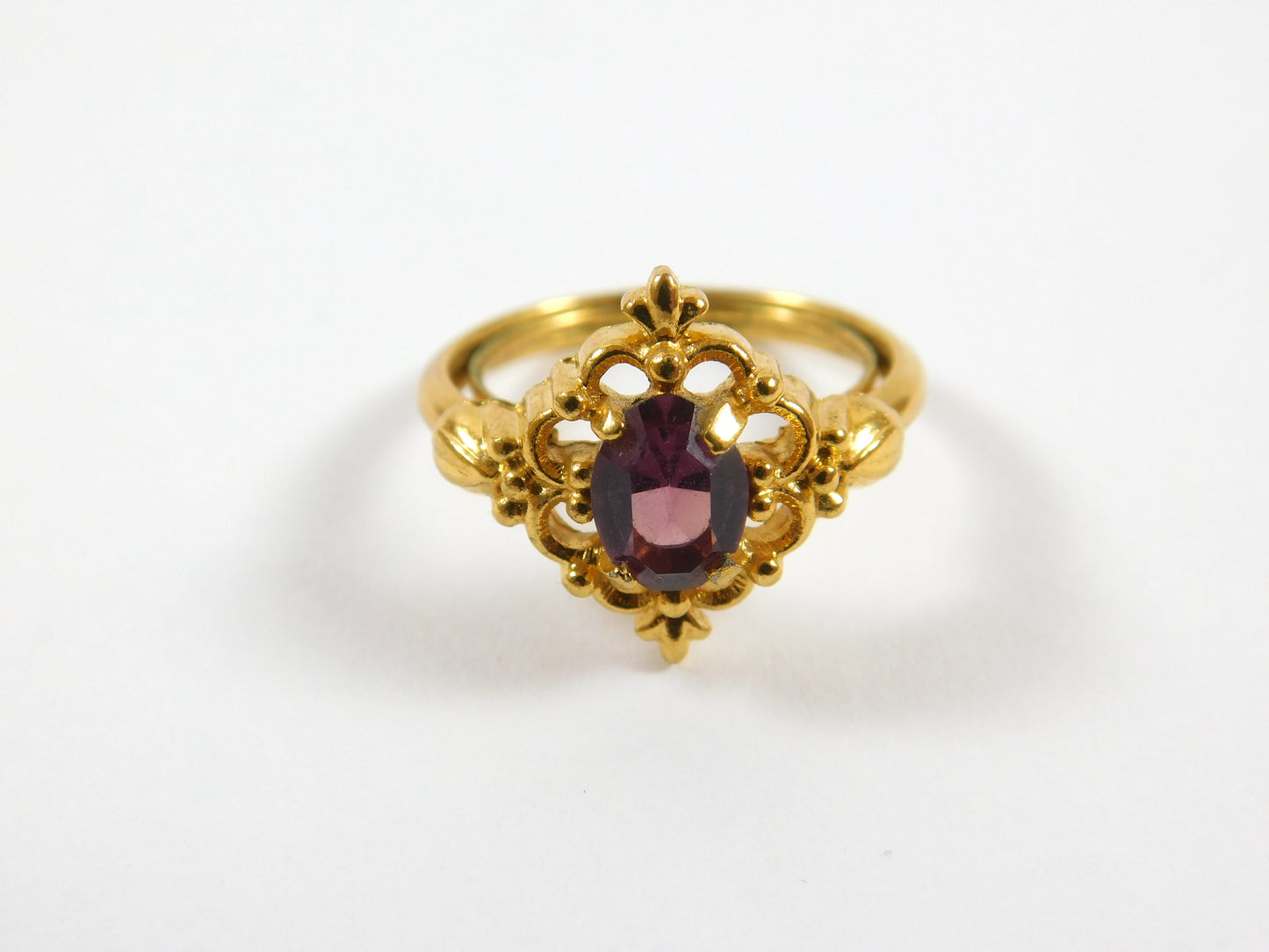 Vintage Avon Gold Tone Venetian Lace Ring Size 8.75